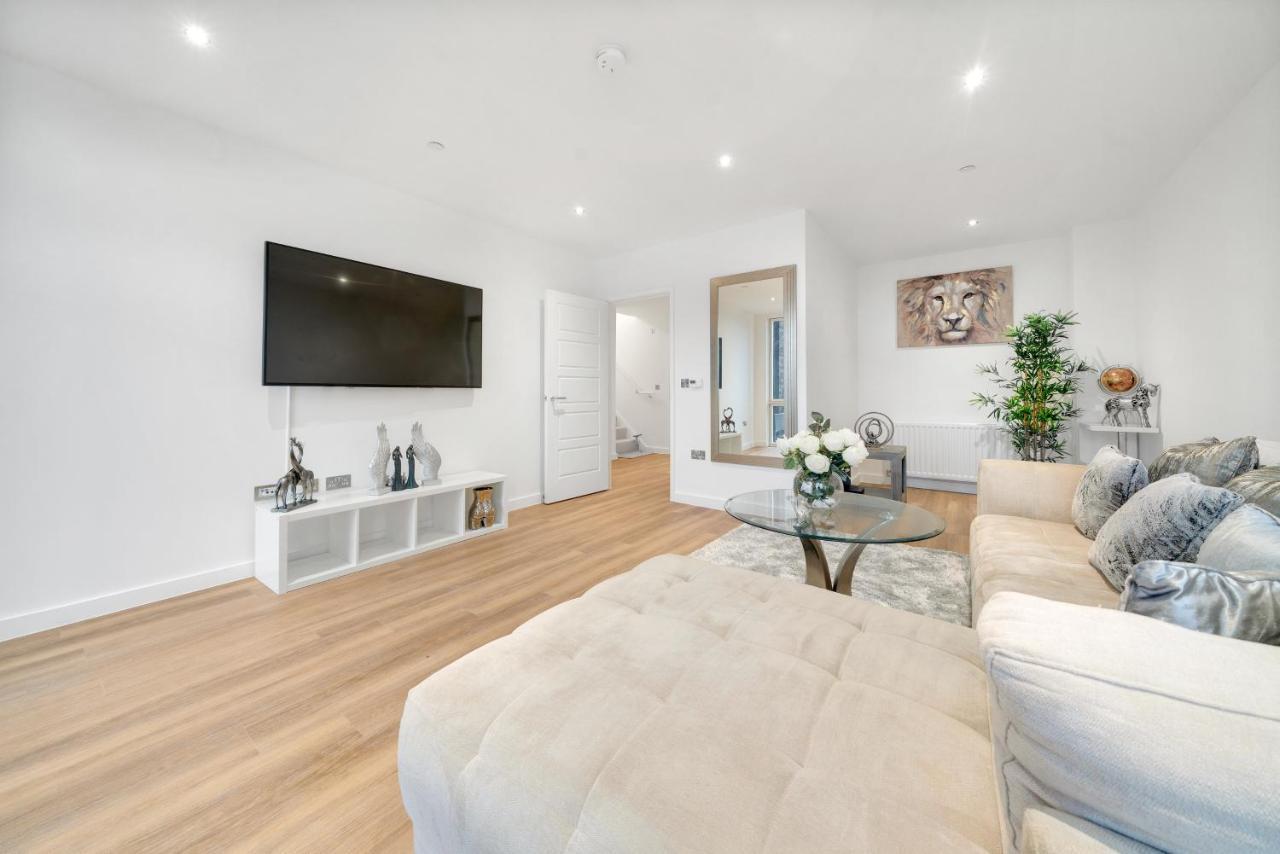Luxury 3bed 3bath Royal Wharf Excel Newham Apartment