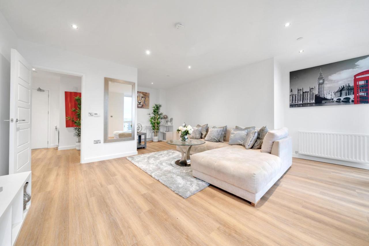 Apartment Luxury 3bed 3bath Royal Wharf Excel Newham London