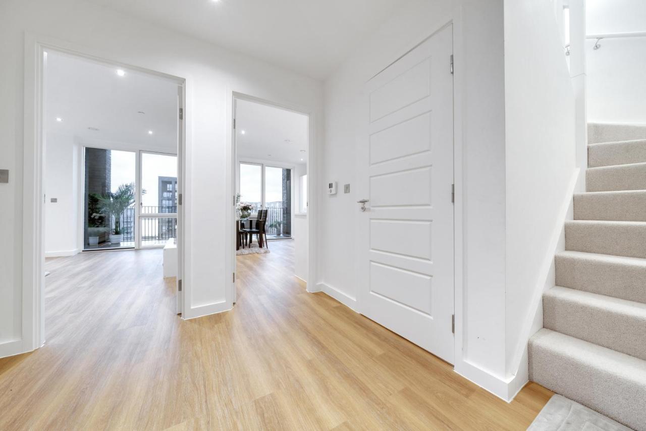 Luxury 3bed 3bath Royal Wharf Excel Newham London