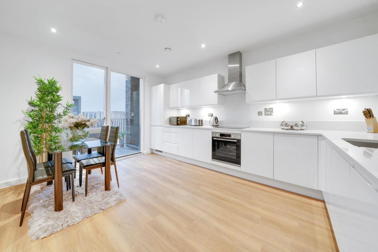 Luxury 3bed 3bath Royal Wharf Excel Newham Apartment London