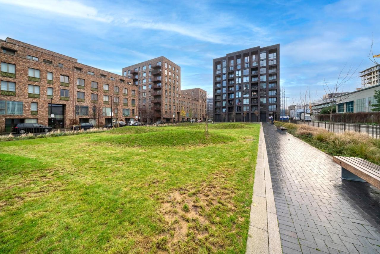 Luxury 3bed 3bath Royal Wharf Excel Newham Apartment London